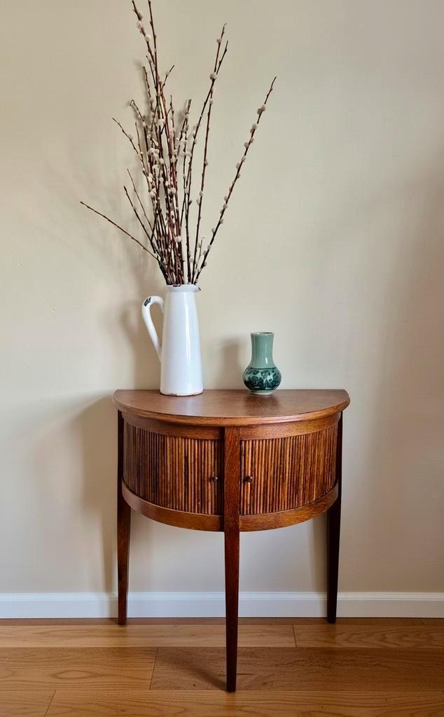 Vintage halfronde wandtafel vooraanzicht met rolluikdeurtjes