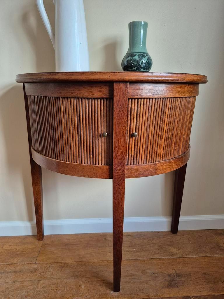 Vintage halfronde wandtafel detail rolluik