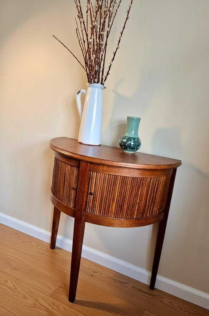 Vintage halfronde wandtafel detail poten