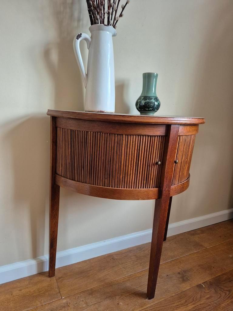 Vintage halfronde wandtafel bovenaanzicht